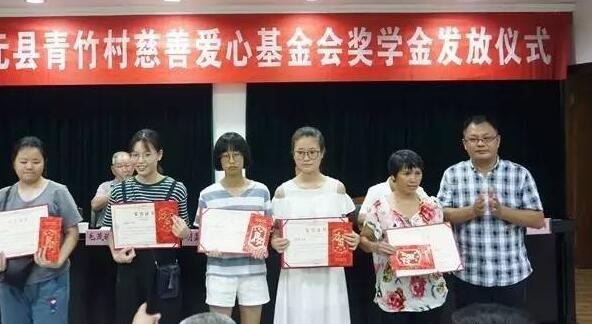 【公益行】众星齐聚轻松筹公益盛典，影后惠英红荣获“2019年度杰出公益人物