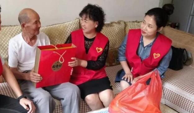 【公益行】为农田添绿 厦门集美·诚毅志愿者联盟举办农耕活动